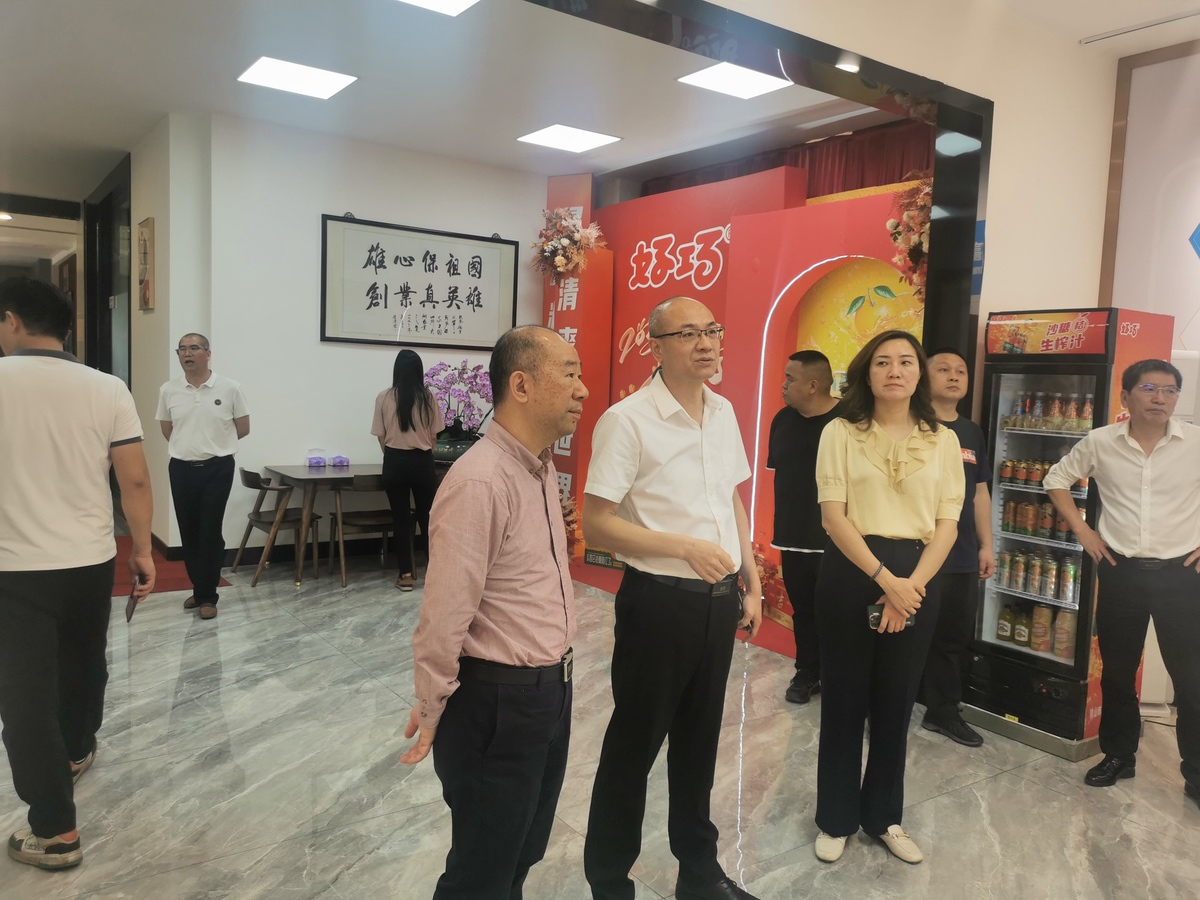 羊城晚报的许志权，广东新快报社编委的李志